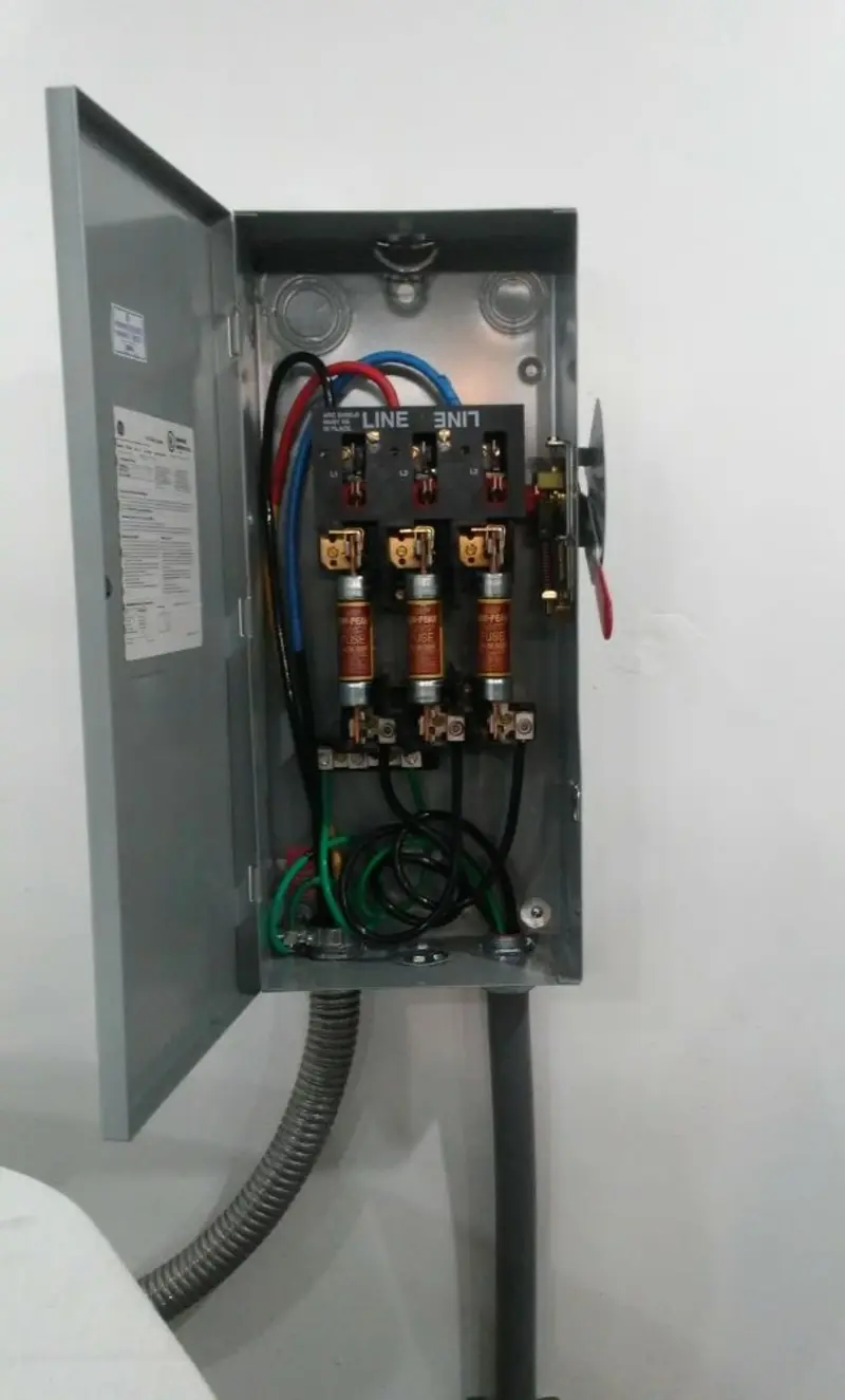 Three-phase disconnect switch installed for Smoke Detector Installation in Dulles Town Center